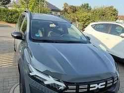 Grau Gebraucht 2023 Dacia Jogger Extreme Van / Kleinbus | 18.900 € (Fairer Preis)