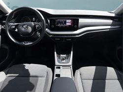 Grau Gebraucht 2024 Skoda Octavia Limousine | 25.299 € (Fairer Preis)