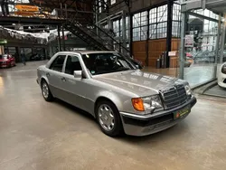 Silber Gebraucht 1992 Mercedes E500 Limousine | 59.900 €
