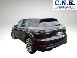 Mahagoni (metallic) Gebraucht 2023 Porsche Cayenne SUV | 89.900 € (Superpreis)
