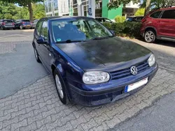 Dunkel blau Gebraucht 2003 VW Golf IV Kleinwagen | 2.250 € (Fairer Preis)
