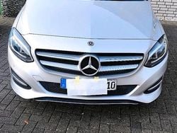Silber Gebraucht 2017 Mercedes B200 Van / Kleinbus | 16.500 €