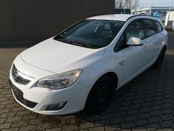 Weiß Gebraucht 2012 Opel Astra Kombi | 2.100 € (Superpreis)