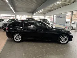 Black sapphire Gebraucht 2022 BMW 320 Shadowline Kombi | 28.400 € (Guter Preis)