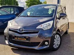 Grau Gebraucht 2012 Toyota Verso-S Club Van / Kleinbus | 8.990 € (Fairer Preis)