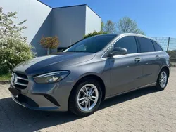 Grau Gebraucht 2019 Mercedes B200 Van / Kleinbus | 21.990 € (Fairer Preis)