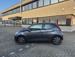 Grau Gebraucht 2021 Toyota Aygo X-play Kleinwagen | 10.490 € (Fairer Preis)