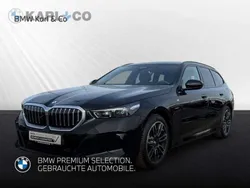 Black sapphire metallic Gebraucht 2024 BMW 520 M Sport Kombi | 53.788 € (Superpreis)