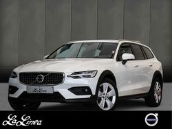 Weiss Gebraucht 2024 Volvo V60 CC Ultimate Kombi | 44.860 € (Fairer Preis)