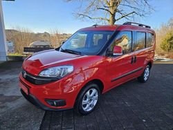 Passione rot Gebraucht 2015 Fiat Doblò Lounge Van / Kleinbus | 10.500 € (Teuer)