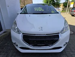Weiß Gebraucht 2014 Peugeot 208 Active Kleinwagen | 3.999 € (Fairer Preis)