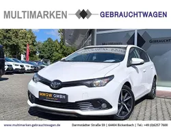 Weiss Gebraucht 2018 Toyota Auris Team Limousine | 12.990 € (Fairer Preis)