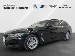 Saphirschwarz Gebraucht 2022 BMW 530e Sport Line Kombi | 35.846 € (Guter Preis)