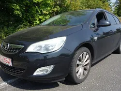 Schwarz Gebraucht 2012 Opel Astra Kombi | 2.790 € (Guter Preis)