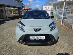 Urban khaki / night sky black Neu 2025 Toyota Aygo Kleinwagen | 19.590 €