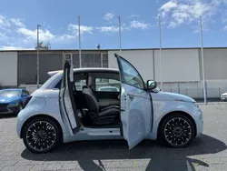 Colore esterno (himmel blau) Gebraucht 2023 Fiat 500e La Prima Limousine | 23.580 € (Fairer Preis)