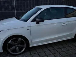 Weiß Gebraucht 2011 Audi A1 S-Line Kleinwagen | 8.500 € (Etwas zu teuer)