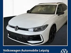 Weiß Gebraucht 2024 VW Passat R-line Kombi | 53.730 €