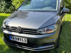 Grau Gebraucht 2016 VW Touran Comfortline Van / Kleinbus | 11.800 € (Teuer)