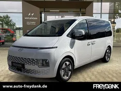 Creamy white Gebraucht 2024 Hyundai Staria Van | 47.999 €