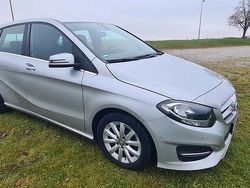 Silber Gebraucht 2016 Mercedes B180 Style Van / Kleinbus | 9.200 € (Guter Preis)