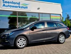 Schwarz Gebraucht 2016 Opel Astra Edition Limousine | 11.950 € (Etwas zu teuer)