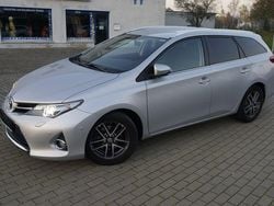 Silber Gebraucht 2014 Toyota Auris Touring Sports Life+ Kombi | 10.799 € (Fairer Preis)