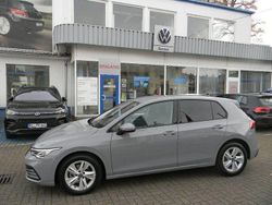 Grau Gebraucht 2023 VW Golf VIII Life Limousine | 24.998 € (Fairer Preis)
