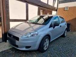 Silber Gebraucht 2012 Fiat Grande Punto Kleinwagen | 2.400 €