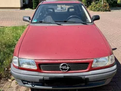 Rot Gebraucht 1995 Opel Astra Limousine | 1.600 €