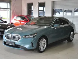 Grün Gebraucht 2024 BMW i5 Sport Line Limousine | 51.990 € (Superpreis)