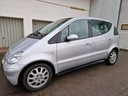Grau Gebraucht 2002 Mercedes A160 Elegance Van / Kleinbus | 2.190 € (Fairer Preis)