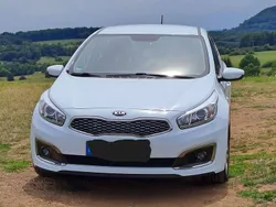 Weiß Gebraucht 2018 Kia Ceed Edition 7 Limousine | 10.800 € (Guter Preis)