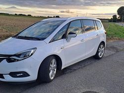 Weiß Gebraucht 2018 Opel Zafira Van / Kleinbus | 13.499 € (Fairer Preis)