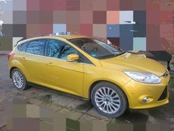 Gelb Gebraucht 2012 Ford Focus Titanium Limousine | 5.900 € (Guter Preis)