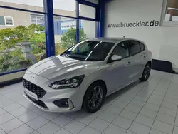 Polar silber Gebraucht 2021 Ford Focus ST-Line Limousine | 17.490 € (Etwas zu teuer)