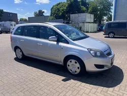 Grau Gebraucht 2010 Opel Zafira Edition Van / Kleinbus | 6.000 €
