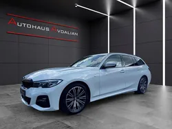 Weiß Gebraucht 2022 BMW 320 M Sport Kombi | 30.990 € (Superpreis)