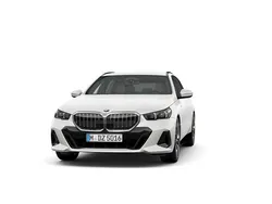 Weiß Gebraucht 2024 BMW 540 Comfort Edition Kombi | 68.895 €