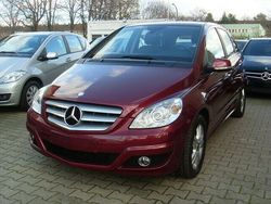 Rot metallic Gebraucht 2009 Mercedes B180 Van / Kleinbus | 9.990 € (Teuer)