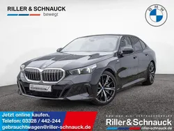 Black sapphire Gebraucht 2024 BMW 550e M Sport Limousine | 78.950 € (Fairer Preis)