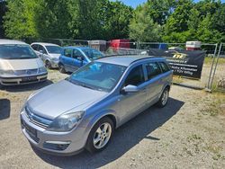 Grün Gebraucht 2006 Opel Astra Kombi | 3.450 € (Teuer)