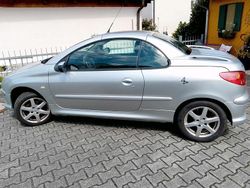 Silber Gebraucht 2005 Peugeot 206 Coupé | 2.222 €