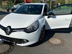 Weiß Gebraucht 2015 Renault Clio IV LIMITED Limousine | 6.999 € (Guter Preis)