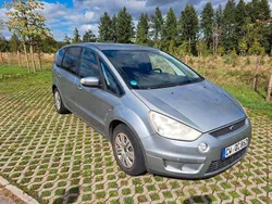 Grau Gebraucht 2008 Ford S-MAX Ambiente Van / Kleinbus | 690 €