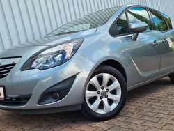 Grau Gebraucht 2012 Opel Meriva Van / Kleinbus | 5.800 € (Guter Preis)