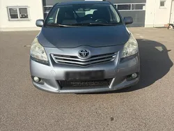 Grau Gebraucht 2010 Toyota Verso Van / Kleinbus | 4.200 € (Superpreis)