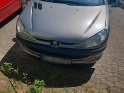 Silber Gebraucht 2002 Peugeot 206 Kleinwagen | 1.600 €