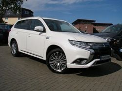 Silky white Gebraucht 2021 Mitsubishi Outlander P-HEV Basis SUV | 21.980 € (Guter Preis)
