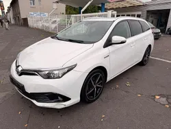 Weiß Gebraucht 2018 Toyota Auris Touring Sports Edition-S Kombi | 7.500 € (Superpreis)